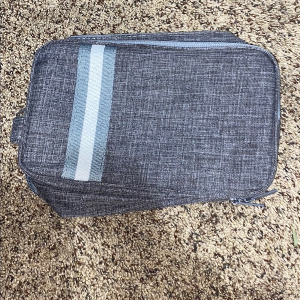 3 pocket traveling carrier